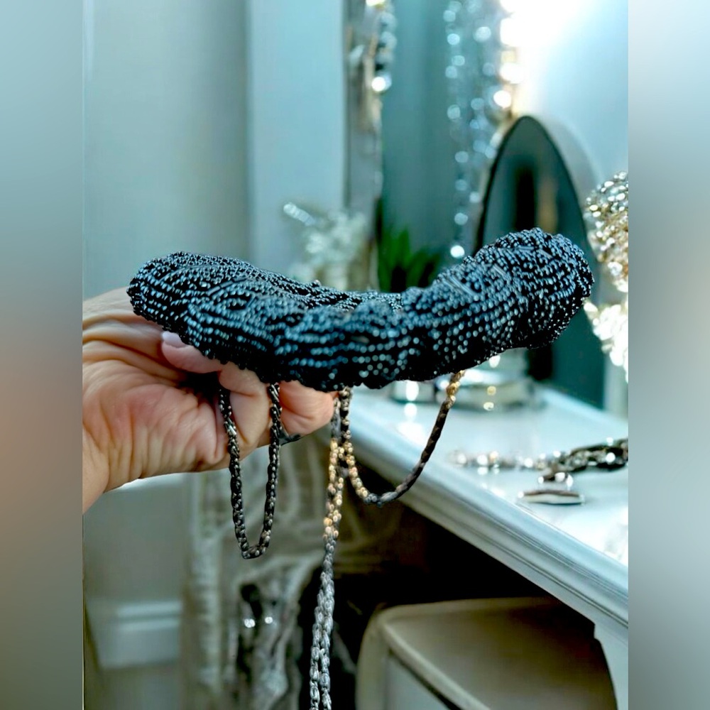 La Regale vintage black hand beaded shell purse - Picture 9 of 10